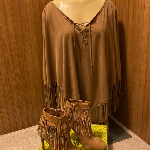 BLUE SUEDE Beautiful Boho Fringed Western Poncho. - Picture 9 of 9